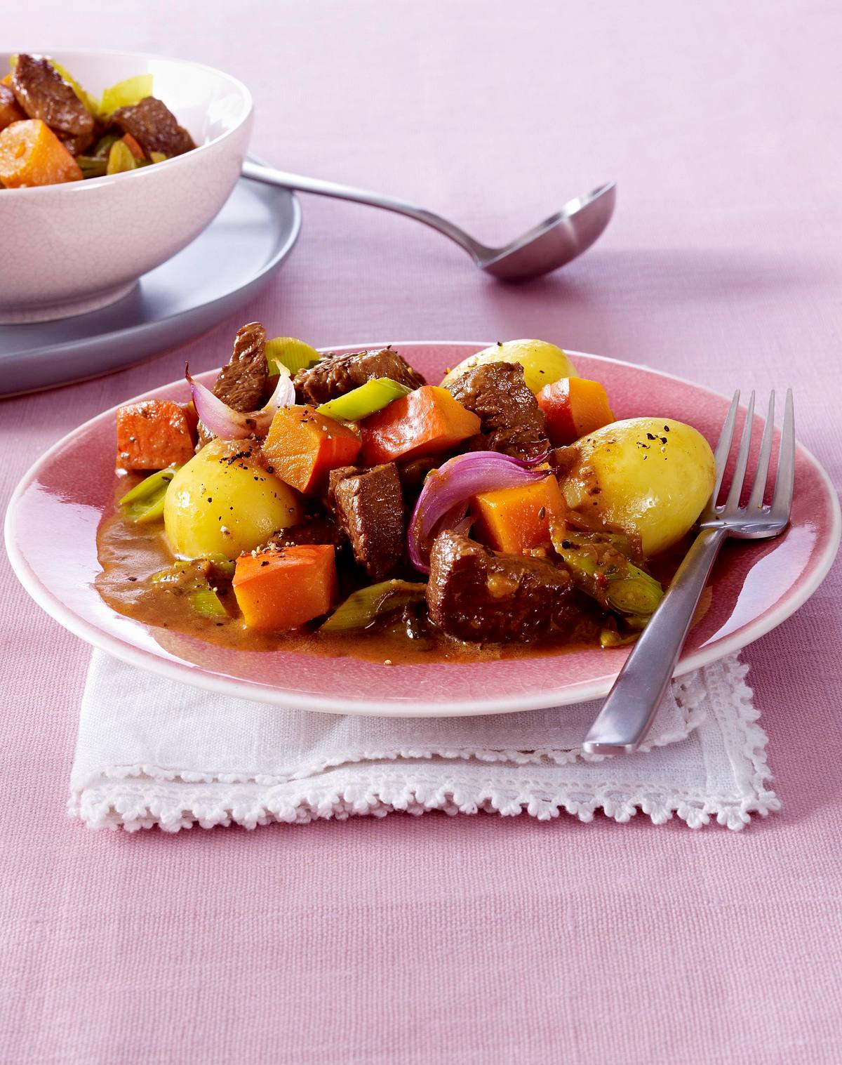 Kalbsgulasch mit Kürbis, Porree und roten Zwiebeln Rezept