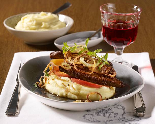 Kalbsleber mit geschmorten Apfelringen Rezept Kalbsleber mit geschmorten Apfelringen Rezept
