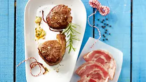 Kalbsmedaillons im Speckmantel Rezept - Foto: LECKER @ Bauer Media Group