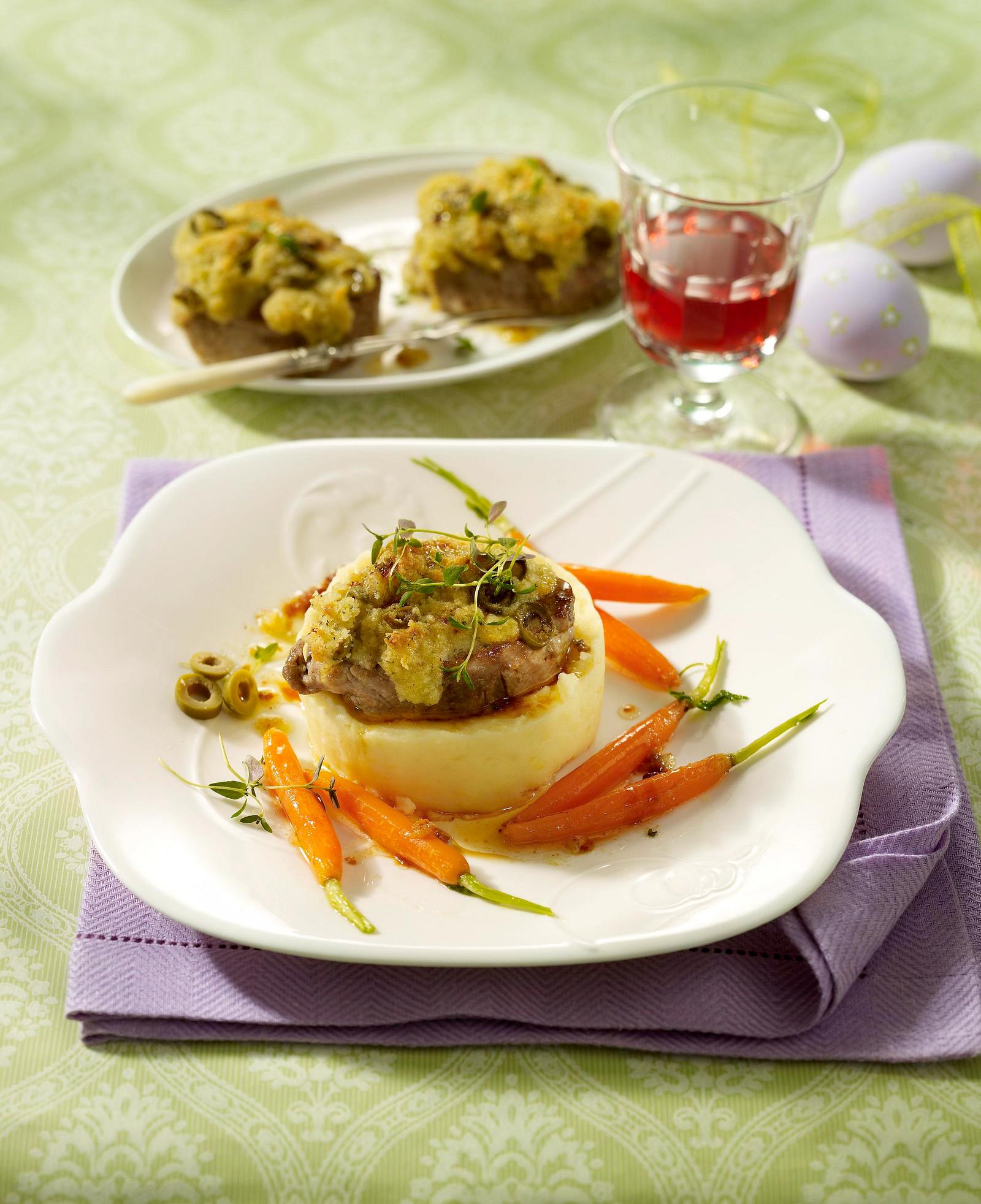 Kalbsmedaillons mit Kräuterkruste Rezept | LECKER
