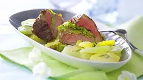 Kalbsmedaillons mit Macadamianüssen Rezept - Foto: LECKER @ Bauer Media Group
