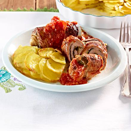 Kalbsröllchen in Tomatensoße Rezept Kalbsröllchen in Tomatensoße Rezept