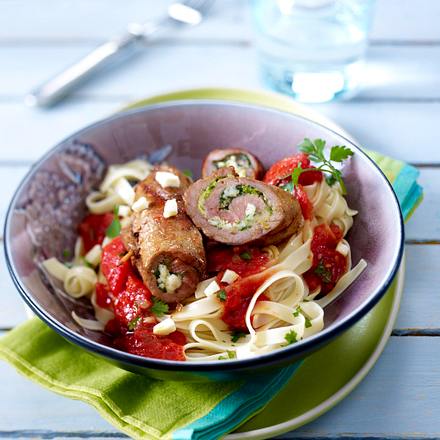 Kalbsröllchen mit Mozzarella-Füllung Rezept Kalbsröllchen mit Mozzarella-Füllung Rezept