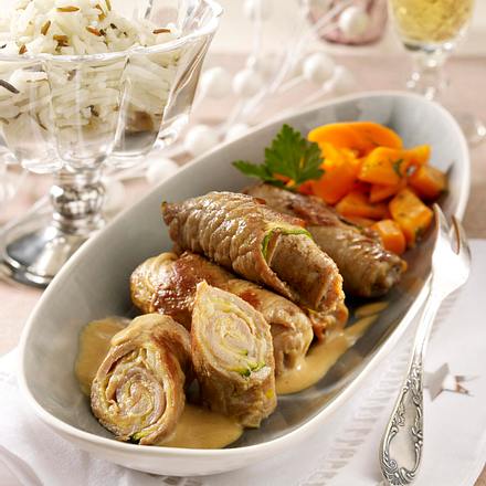 Kalbsröllchen mit Parmaschinken und Zucchini in Weißweinsoße Rezept Kalbsröllchen mit Parmaschinken und Zucchini in Weißweinsoße Rezept
