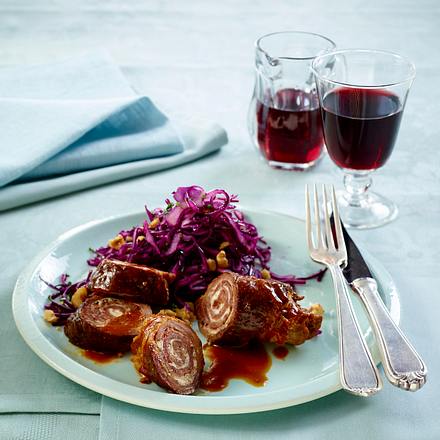 Kalbsroulade auf Rotkohlsalat Rezept