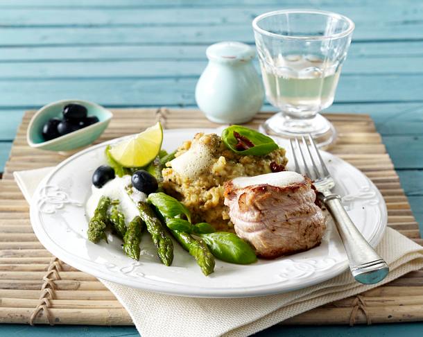 Kalbsrückenmedaillons mit mediterranem Kartoffelpüree, grünem Spargel und Limettensoße (VOX Promi Dinner Patrick Bach) Rezept Kalbsrückenmedaillons mit mediterranem Kartoffelpüree, grünem Spargel und Limettensoße (VOX Promi Dinner Patrick Bach) Rezept