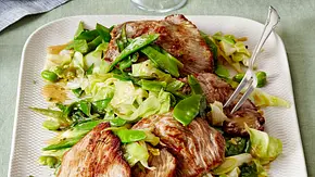 Kalbsschnitzel mit grünem Gemüse Rezept - Foto: LECKER @ Bauer Media Group Kalbsschnitzel mit grünem Gemüse Rezept - Foto: LECKER @ Bauer Media Group
