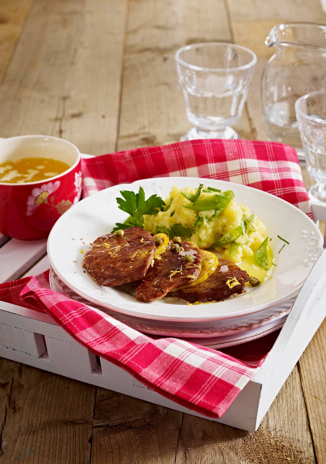 Kalbsschnitzel mit Kapern-Zitronensoße Rezept | LECKER