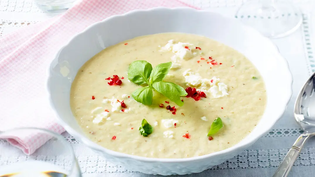 Kalte Auberginen-Feta-Suppe Rezept - Foto: LECKER @ Bauer Media Group Kalte Auberginen-Feta-Suppe Rezept - Foto: LECKER @ Bauer Media Group