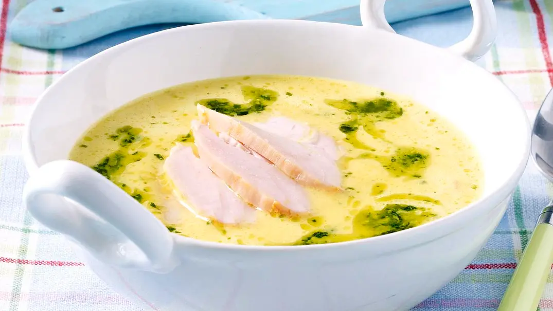Kalte gelbe Paprika-Kokosmilch-Suppe Rezept - Foto: LECKER @ Bauer Media Group Kalte gelbe Paprika-Kokosmilch-Suppe Rezept - Foto: LECKER @ Bauer Media Group