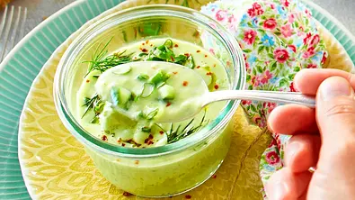 Kalte Gurken-Avocado-Suppe Rezept - Foto: LECKER @ Bauer Media Group
