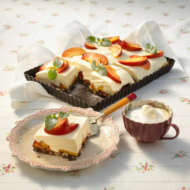 Kalte Nektarinen-Tarte mit Joghurt-Sahne Rezept