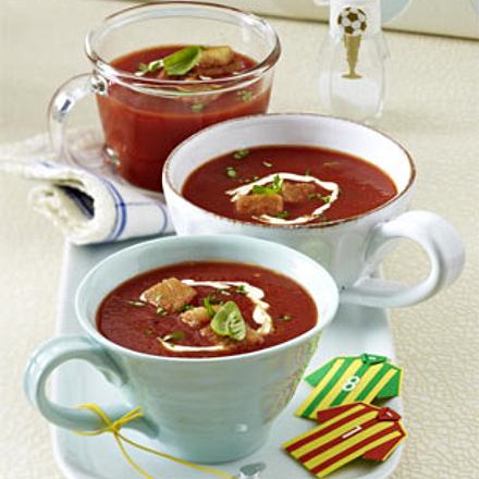 Kalte Tomatensuppe mit Croûtons (Fußball-Snacks) Rezept Kalte Tomatensuppe mit Croûtons (Fußball-Snacks) Rezept
