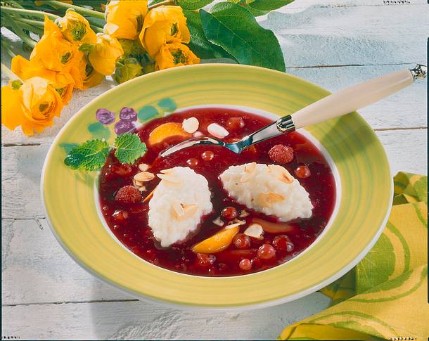 Kaltschale mit Milchreisnocken Rezept Kaltschale mit Milchreisnocken Rezept