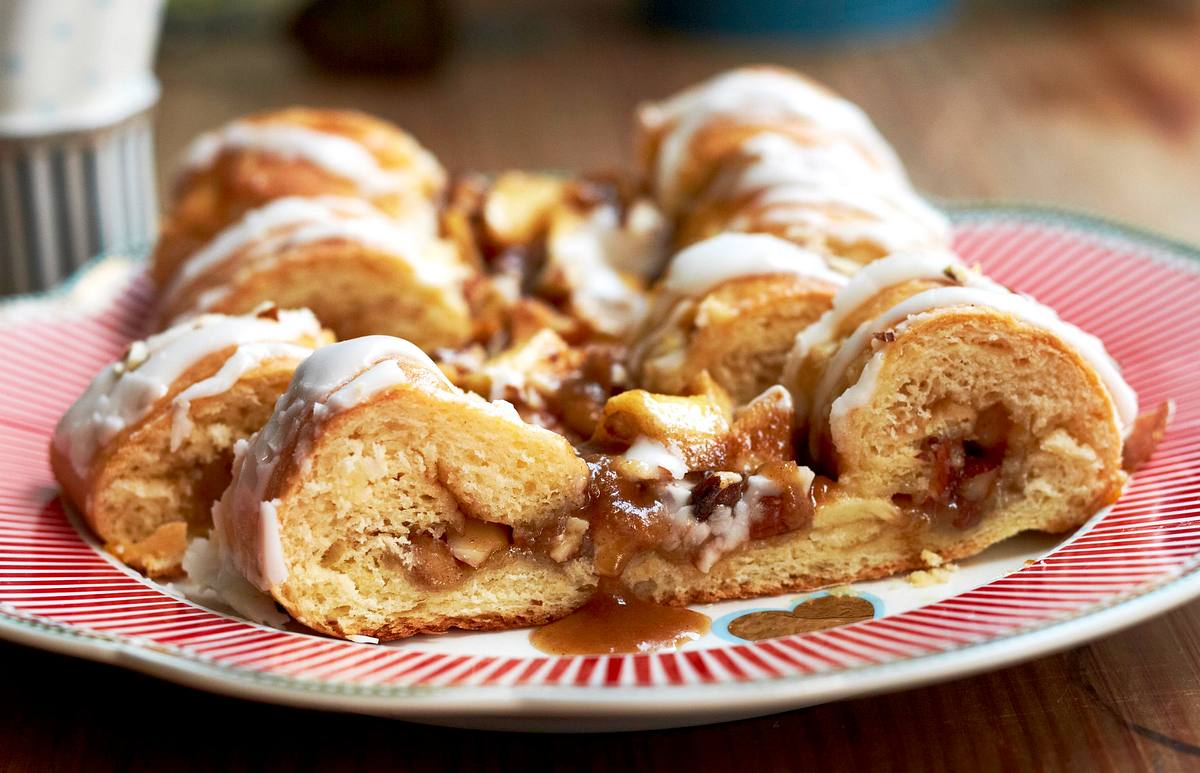 Kanelstreifen mit Apfel-Mandel-Füllung Rezept