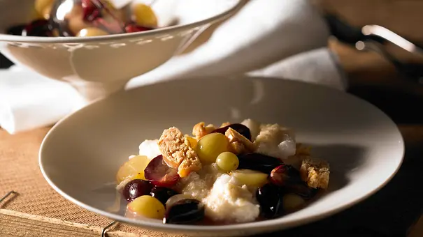 Karamell-Grieß mit Traubensoße Rezept - Foto: LECKER @ Bauer Media Group