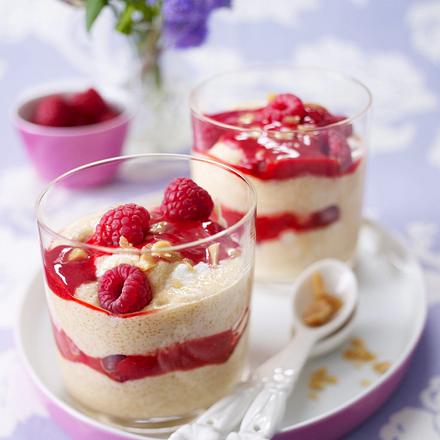 Karamell-Grießtöpfchen mit Himbeeren Rezept Karamell-Grießtöpfchen mit Himbeeren Rezept