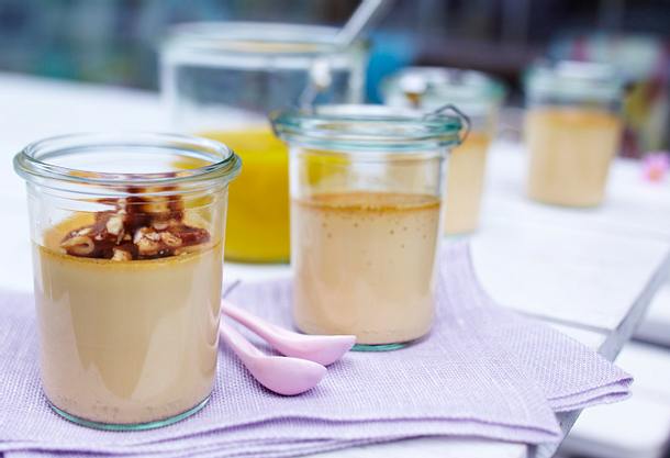 Karamellcreme mit Pinienkernkrokant Rezept