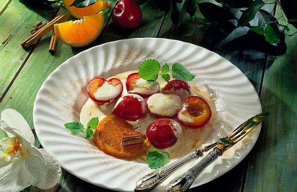 Karamellisierte Pflaumen mit Orangen-Zabaione Rezept