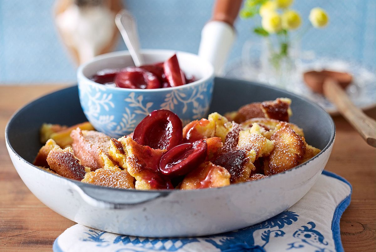 Karamellisierter Kaiserschmarrn mit Zwetgschenkompott Rezept