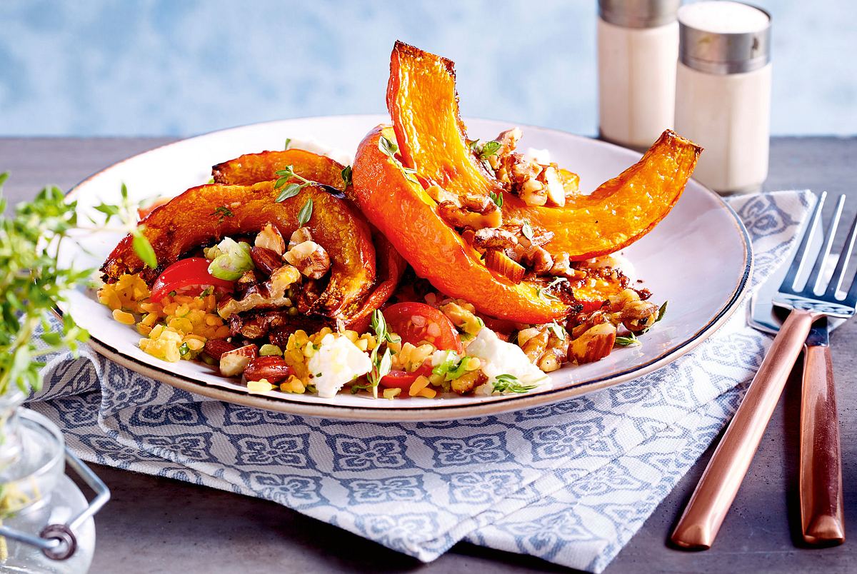 Karamellisierter Ofenkürbis mit Bulgursalat Rezept