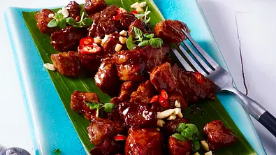 Karamellisiertes Schweinefleisch Rezept - Foto: LECKER @ Bauer Media Group