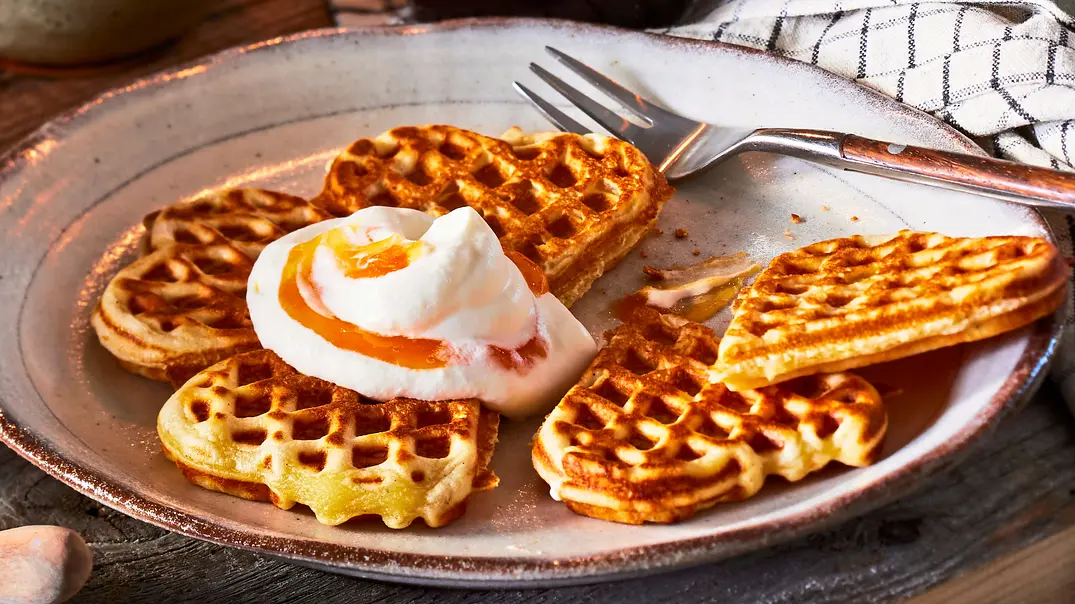 Kardamomwaffeln mit Buttermilch Rezept - Foto: LECKER @ Bauer Media Group Kardamomwaffeln mit Buttermilch Rezept - Foto: LECKER @ Bauer Media Group