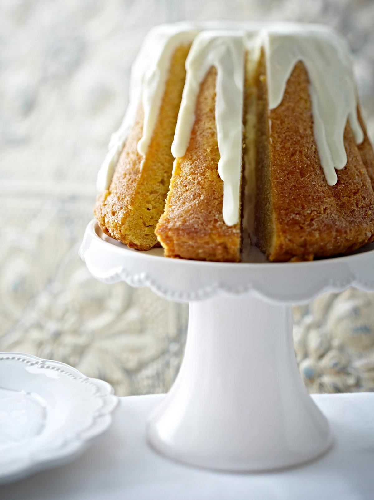 Karotten-Apfel-Gugelhupf mit Frosting Rezept