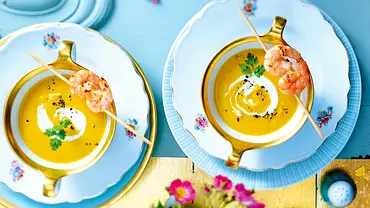 Karotten-Ingwer-Suppe mit Garnelen Rezept - Foto: LECKER @ Bauer Media Group Karotten-Ingwer-Suppe mit Garnelen Rezept - Foto: LECKER @ Bauer Media Group