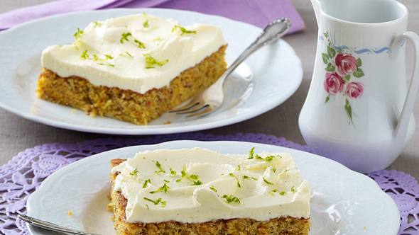 Karotten-Nuss-Kuchen mit Vanille-Frosting Rezept - Foto: House of Food / Bauer Food Experts KG