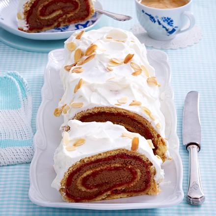 Karottenbiskuitrolle mit Marzipan und Nusssahne Rezept Karottenbiskuitrolle mit Marzipan und Nusssahne Rezept