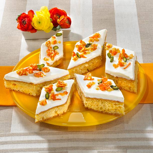 Karottenblechkuchen mit Frischkäsecreme Rezept Karottenblechkuchen mit Frischkäsecreme Rezept