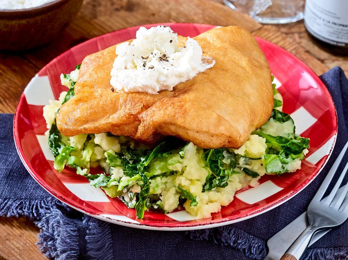 Karpfenfilet im Bierteig auf Wirsingpüree mit Kren Rezept