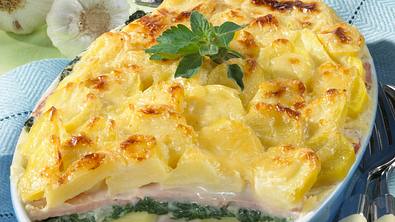 Kartoffel-Auflauf mit gekochtem Schinken und Blattspinat Rezept - Foto: LECKER @ Bauer Media Group