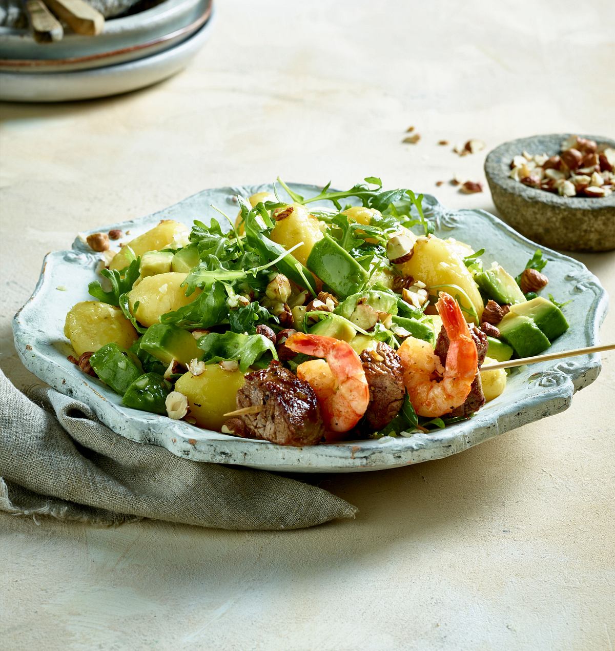 Kartoffel-Avocado-Salat mit Surf und Turf-Spießen Rezept