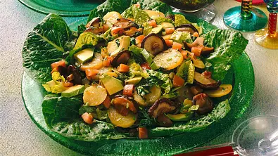 Kartoffel-Avocadosalat Rezept - Foto: LECKER @ Bauer Media Group