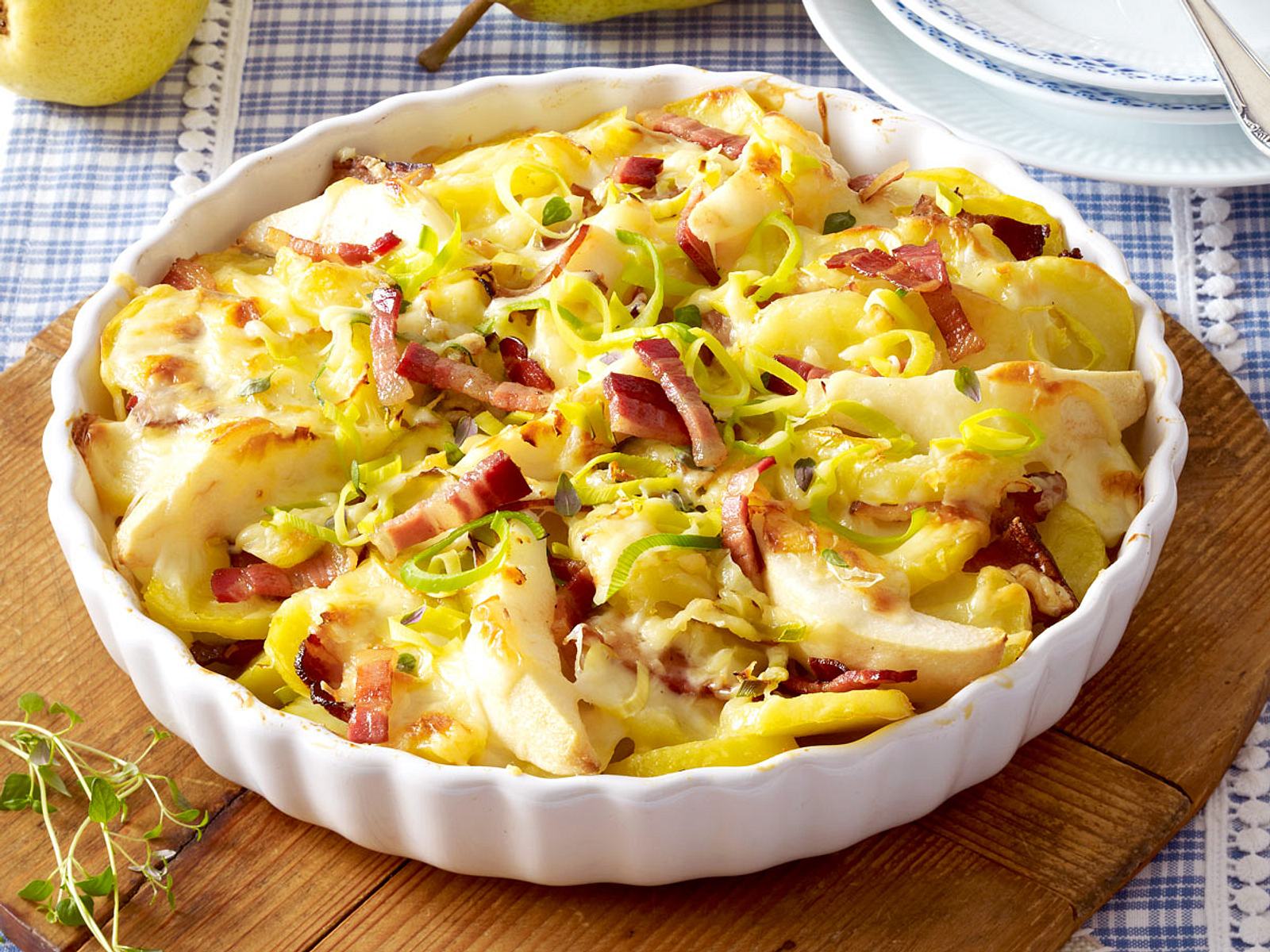 Kartoffel-Birnen-Auflauf mit Speck Rezept | LECKER