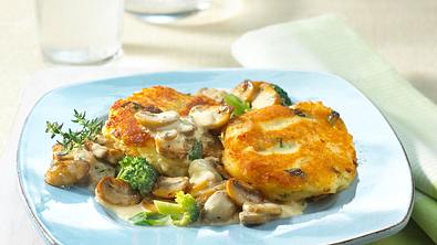 Kartoffel-Buletten mit Broccoli-Pilz-Soße Rezept - Foto: LECKER @ Bauer Media Group