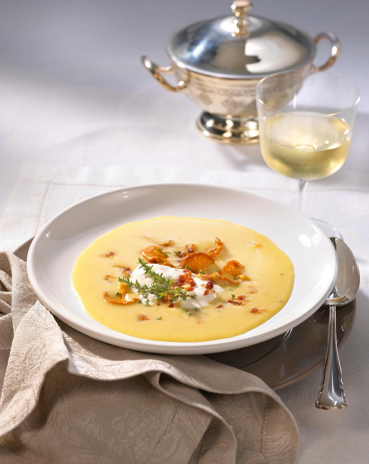 Kartoffel-Cremesuppe mit Pfifferlingen Rezept