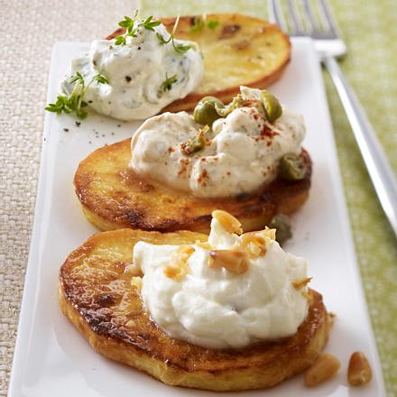 Kartoffel-Crostini mit Frischkäsedips Rezept Kartoffel-Crostini mit Frischkäsedips Rezept