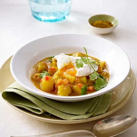 Kartoffel-Curry mit pochiertem Ei Rezept Kartoffel-Curry mit pochiertem Ei Rezept