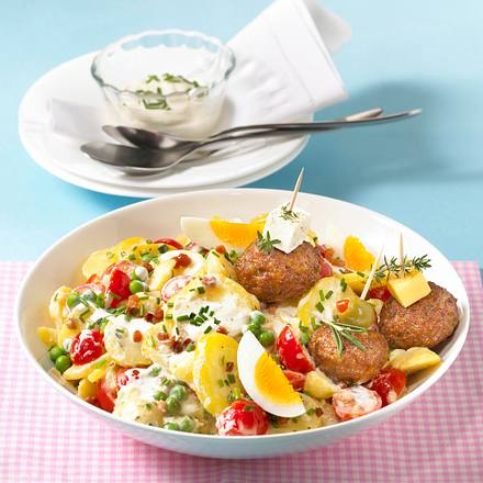 Kartoffel-Ei-Salat mit Mini-Buletten Rezept Kartoffel-Ei-Salat mit Mini-Buletten Rezept