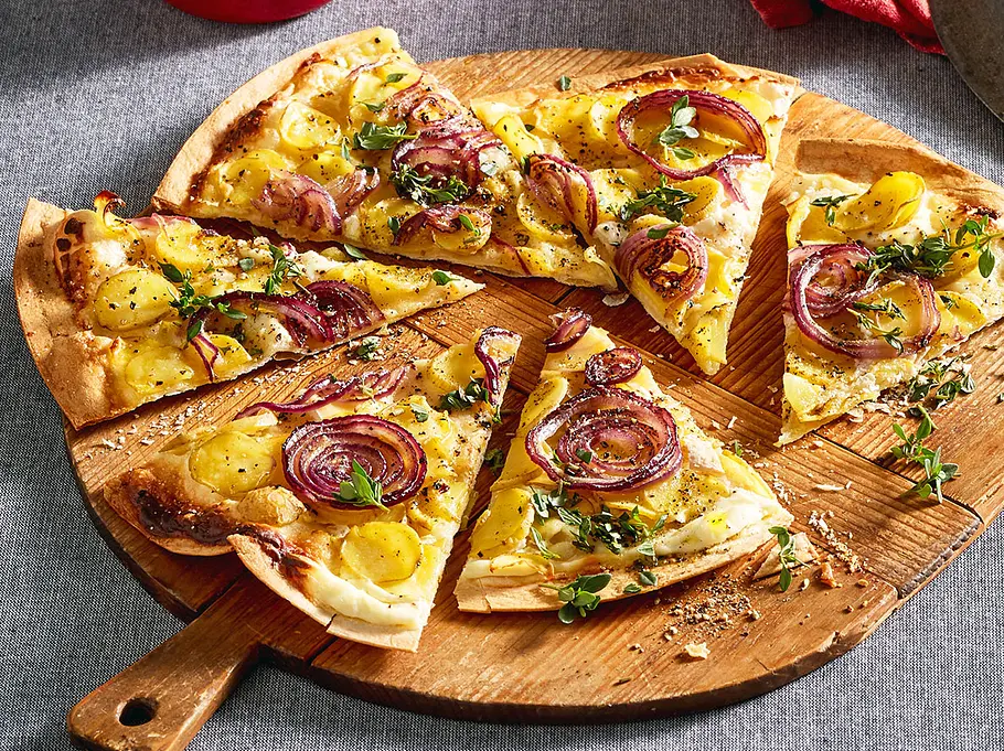   Kartoffel-Flammkuchen mit roten Zwiebeln Rezept