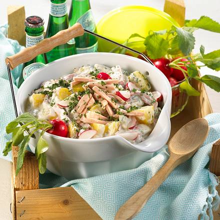 Kartoffel-Fleischsalat mit Kräutern Rezept Kartoffel-Fleischsalat mit Kräutern Rezept