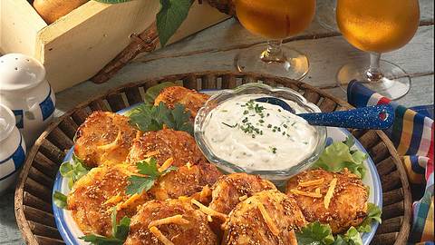 Kartoffel-Frikadellen mit Kräuter-Quark Rezept - Foto: Först, Thomas