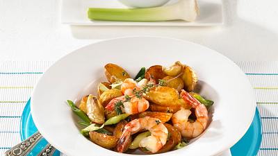 Kartoffel-Garnelen-Pfanne mit Knoblauchsoße Rezept - Foto: Maass