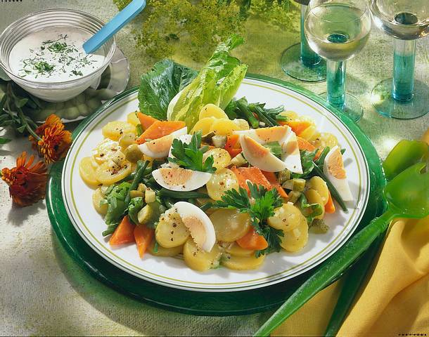 Kartoffel-Gemüse-Salat Rezept | LECKER