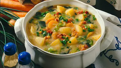 Kartoffel-Gemüse-Suppe Rezept - Foto: LECKER @ Bauer Media Group
