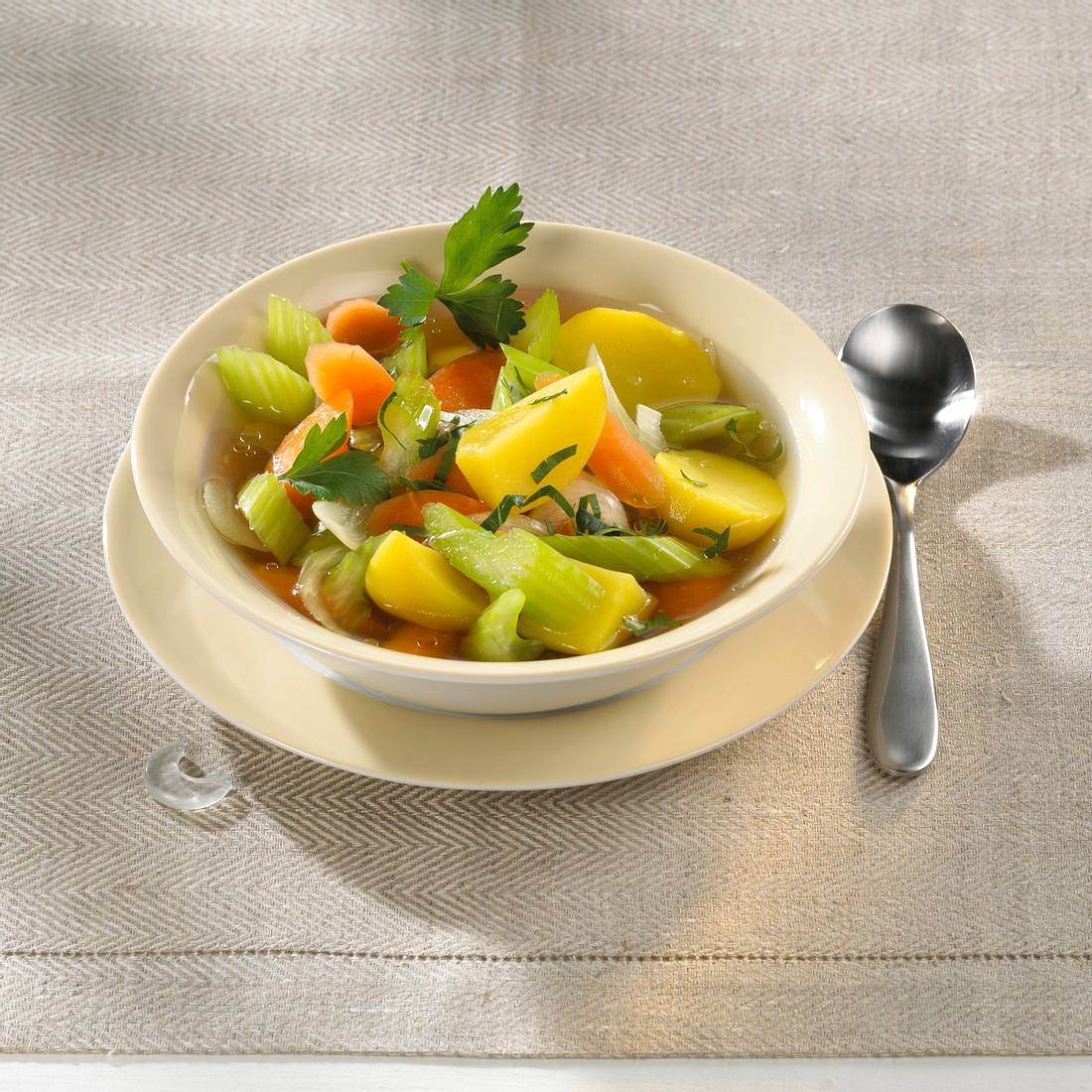 Kartoffel-Gemüseeintopf Rezept | LECKER