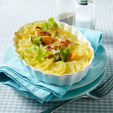 Kartoffel-Gratin mit Porree und Möhren in Béchamelsoße Rezept Kartoffel-Gratin mit Porree und Möhren in Béchamelsoße Rezept